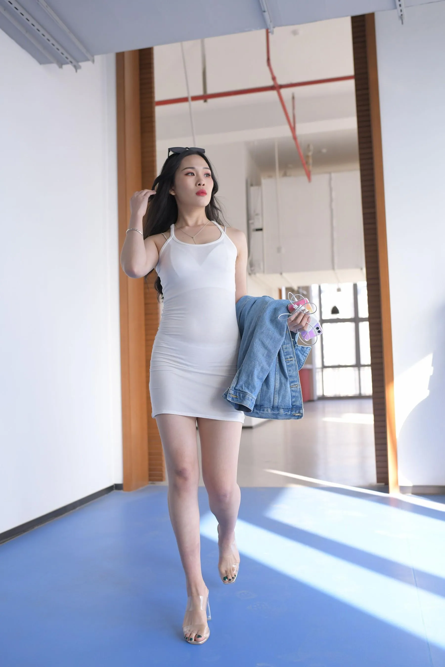 [魔镜街拍] NO.014 超性感白色包臀裙美女 [490P]插图